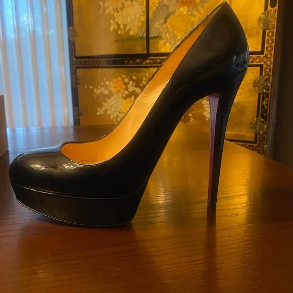 (FITS LIKE A SIZE 9 and 9.5) Christian Louboutin Black only tried on indoors - Picture 14 of 16